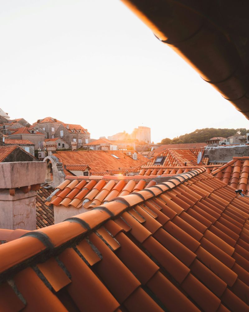 Does spray-foam insulation in your attic cause mold and rot? Explanation of the problems found in English attics